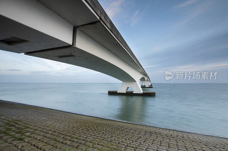 荷兰泽兰省的泽兰大桥(Zeelandbrug, Zeeland Bridge)